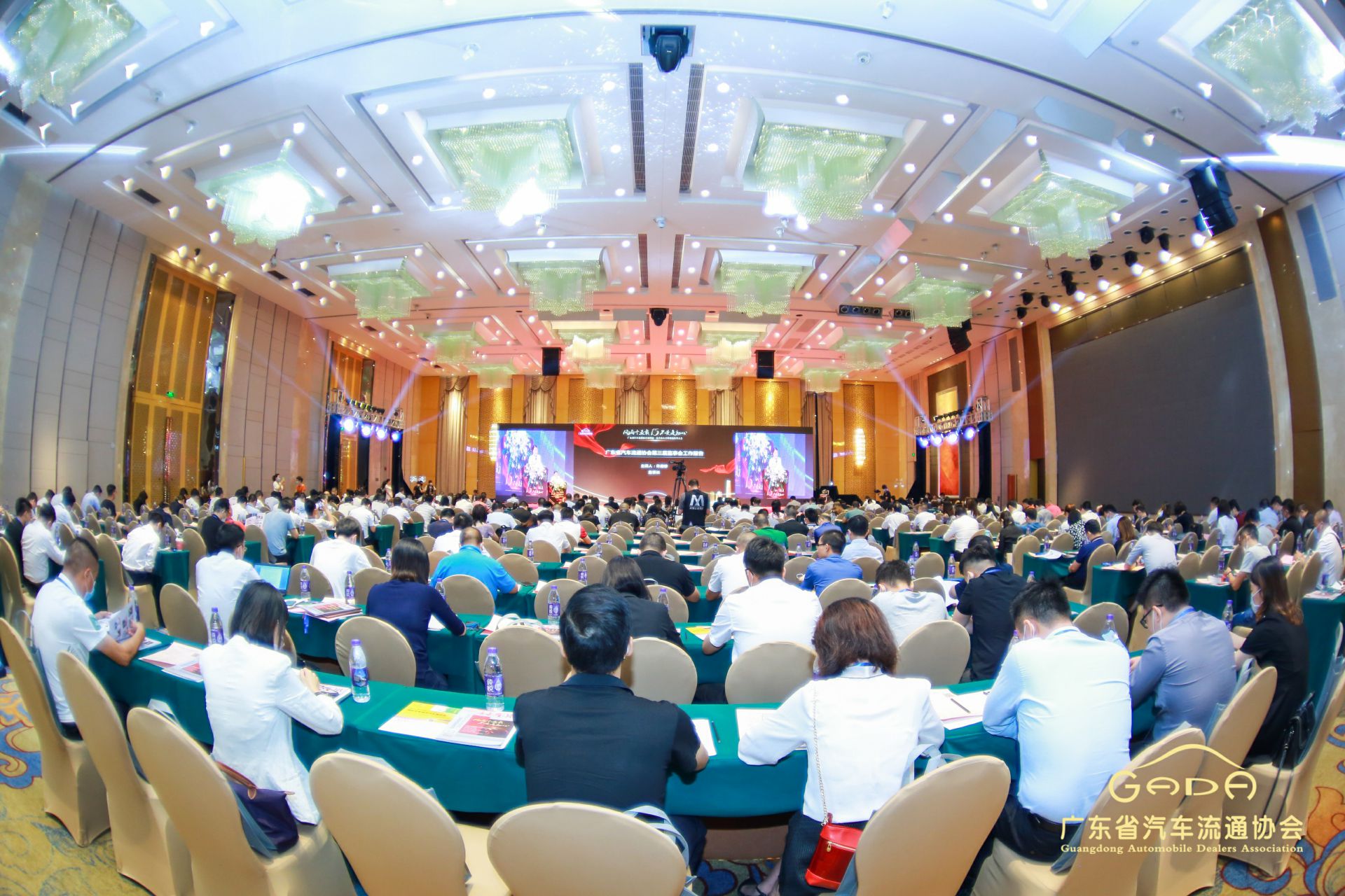 喜报丨长沙景明在线教育平台有限公司“包揽”省汽车流通行业颁奖礼53项大奖(图1)